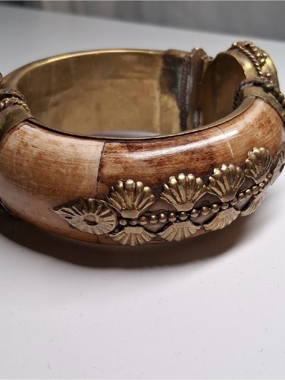 Vintage-Style Brown Stone Brass Cuff Bracelet - Picture 2 of 4